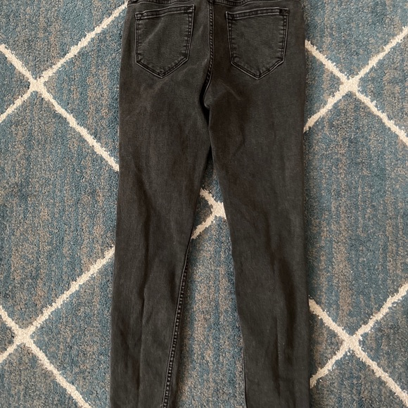 Vigoss Size 24 Distressed Knee/ High Rise Skinny Jeans $5 - Picture 2 of 3